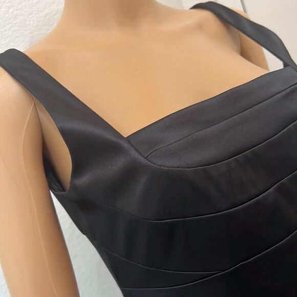 Sangria Size 6 Little Black Dress Body-Con  Slimming Back Slit - Picture 3 of 10